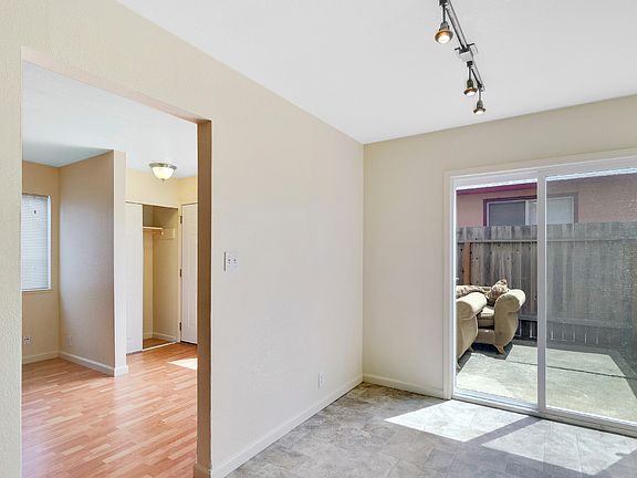 5th image of 935 Heartwood Ave APT 10