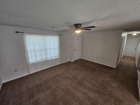 5th image of 10 Meadowlark Dr