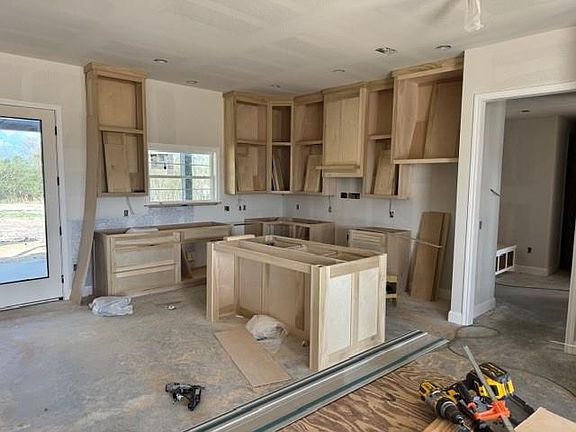 3rd image of 225 Salem Ridge Dr