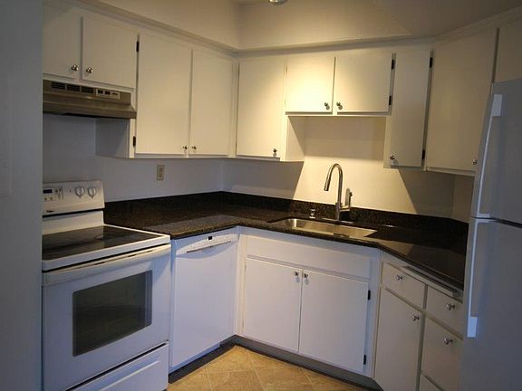 Kitchen-just renovated new Fridge Bosch DW