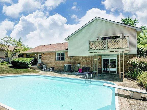 3rd image of 741 Yellowcreek Dr