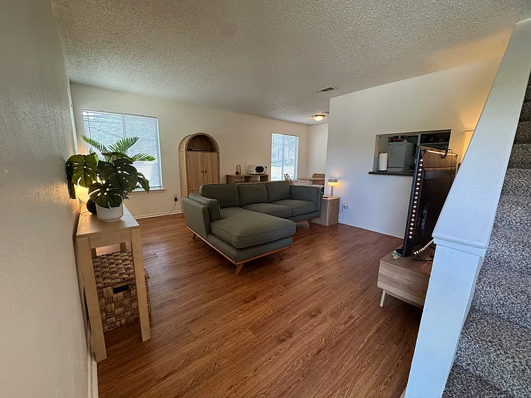 3202 Cougar Trl #C — Photo 2