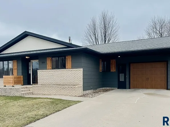 109 E Brown St, Luverne, MN 56156
