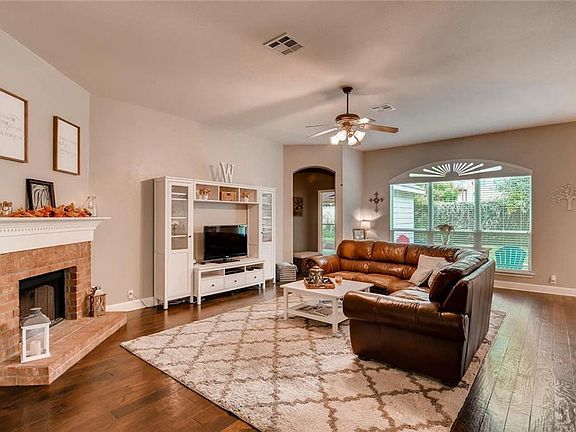 2nd image of 2810 Corabella Pl