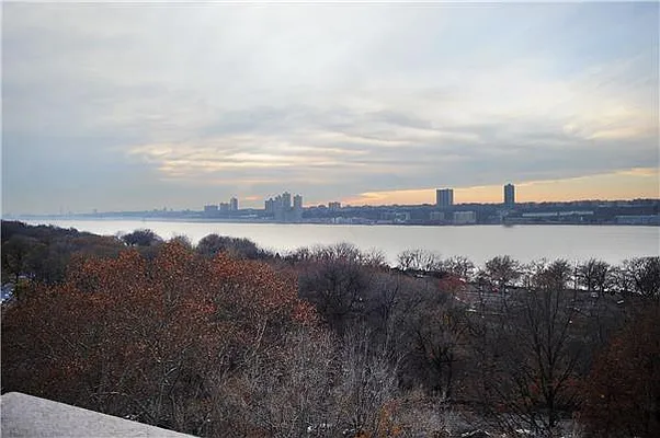 Sold by R New York | media 5