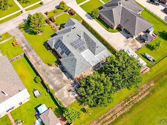 4th image of 169 Lake Penchant Ct