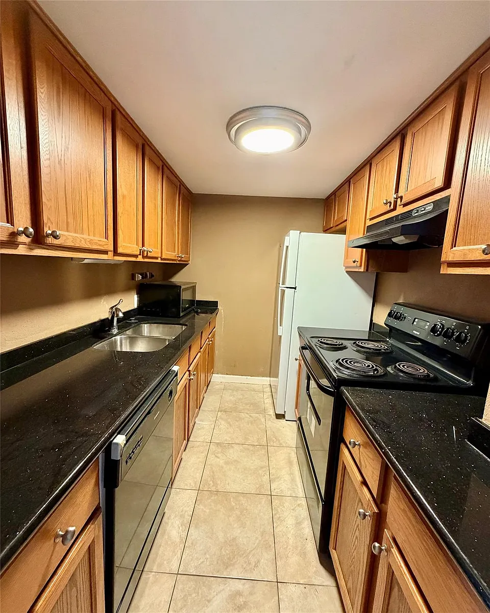 Building Photo - 7520 Hornwood Dr #1204