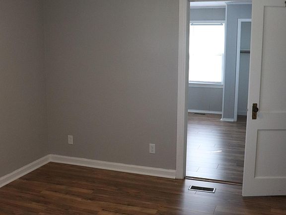 5th image of 2503 Gay Ave