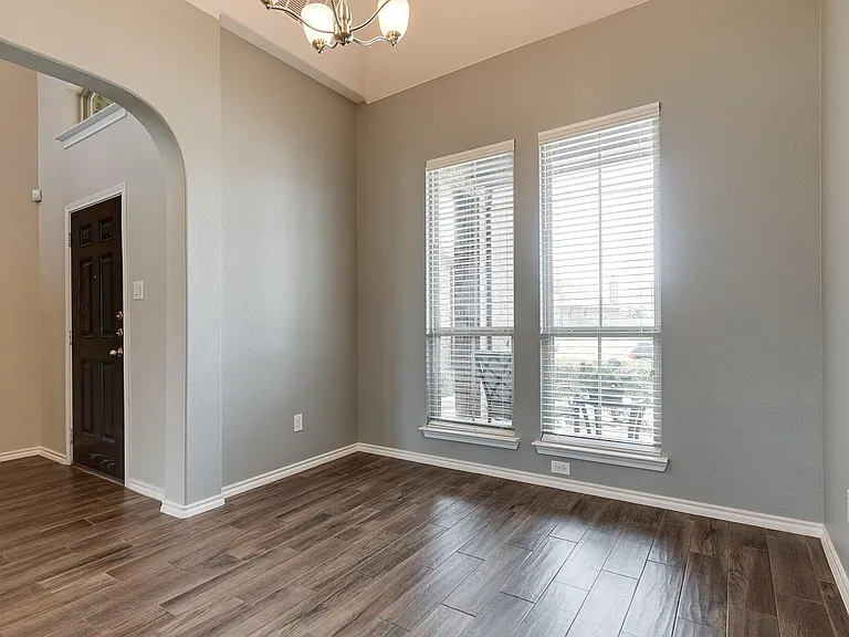 1824 Sparrow St — Photo 6