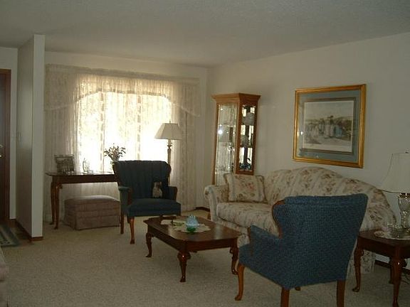 3rd image of 313 Circle Hills Dr