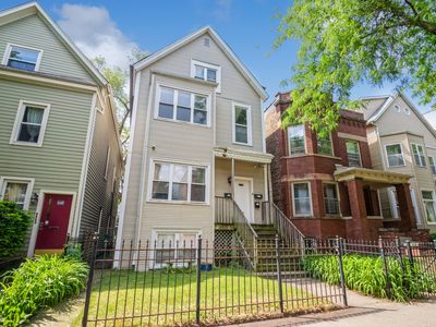 1445 W Roscoe St, Chicago, IL, 60657