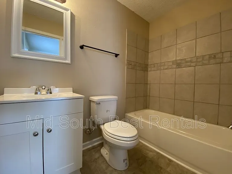 620 E Bethany Rd — Photo 5