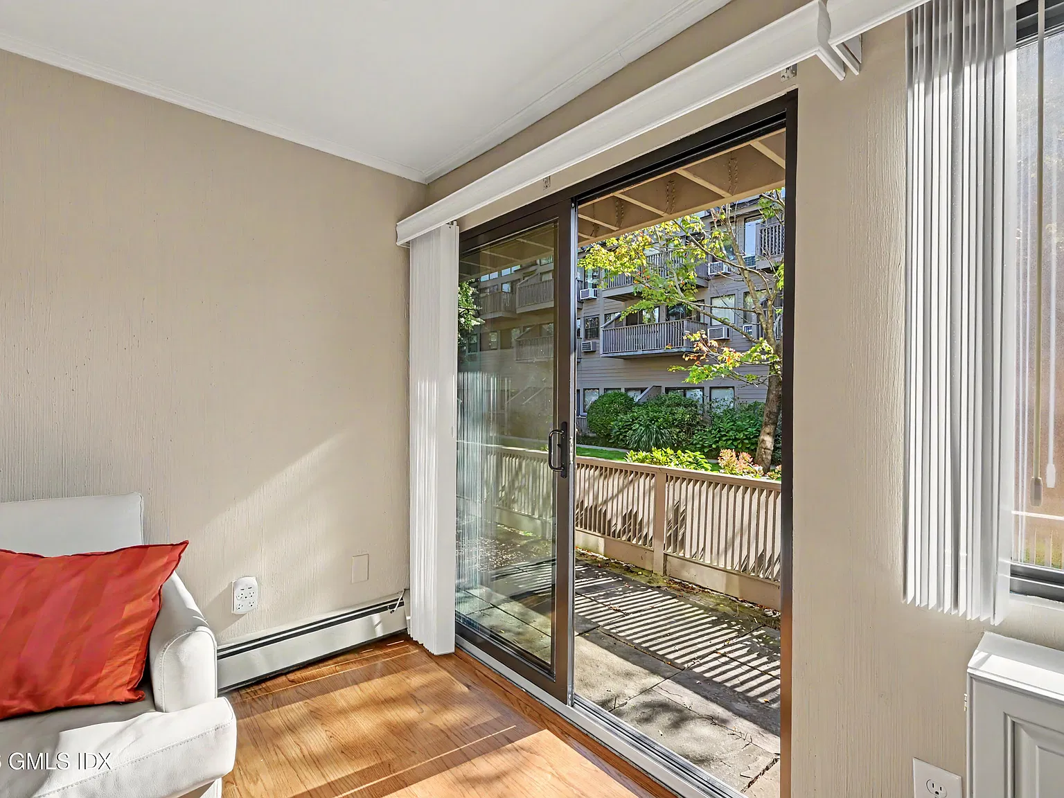 1 bed, 1.0 bath, 728 sqft, $3,200 — Photo 4