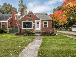 20402 Lochmoor St, Harper Woods, MI 48225