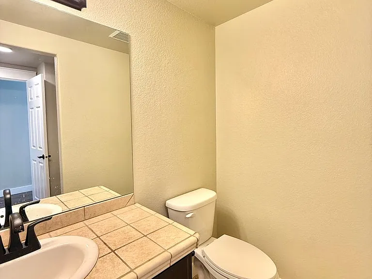 901 Manzanita Dr — Photo 14