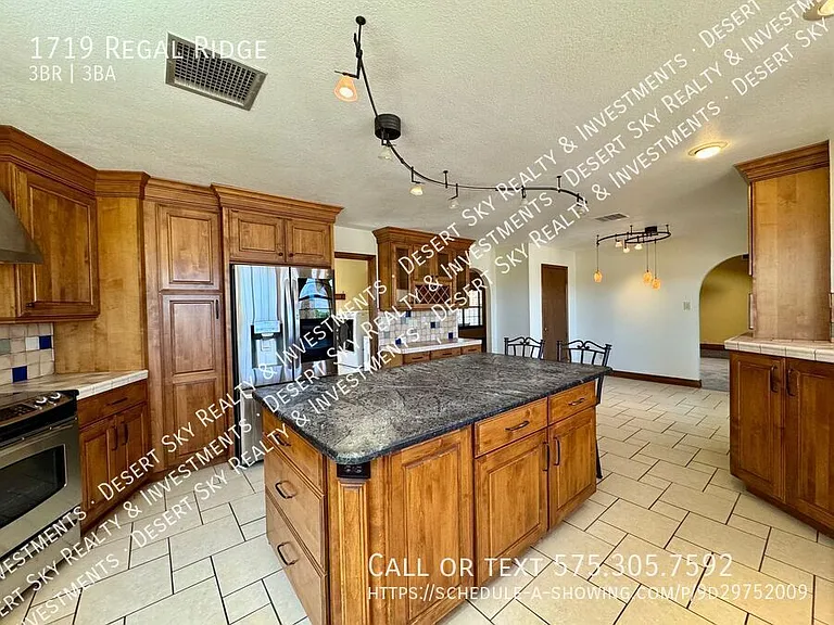 1719 Regal Rdg — Photo 9