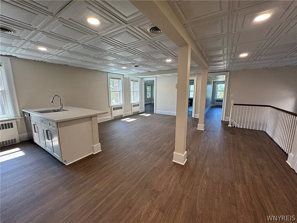 4 bed, 2.5 bath, 2124 sqft, $2,550 — Photo 4