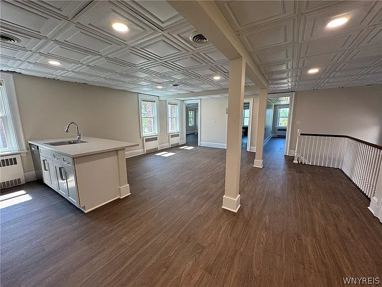 77 W Humboldt Pkwy #B — Photo 4