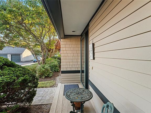 4th image of 6 Blindbrook Dr
