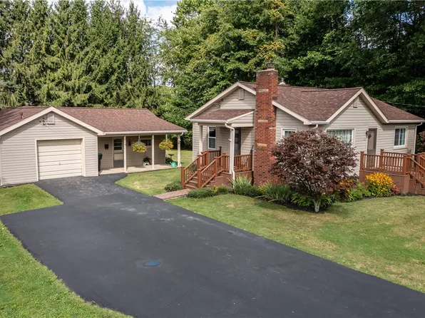 211 N Crescent Dr, Hermitage, PA 16148