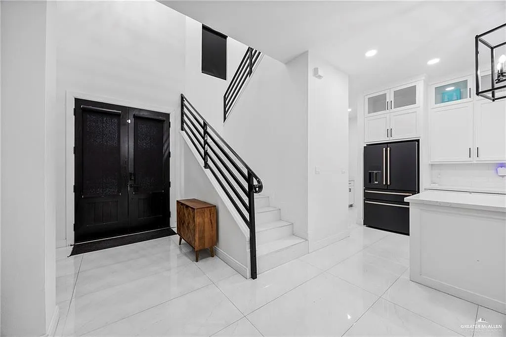 3 bed, 4.0 bath, 2771 sqft, $3,200 — Photo 4