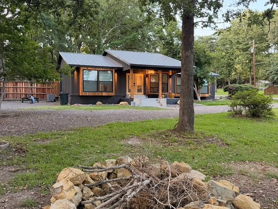6528 Crestview Dr