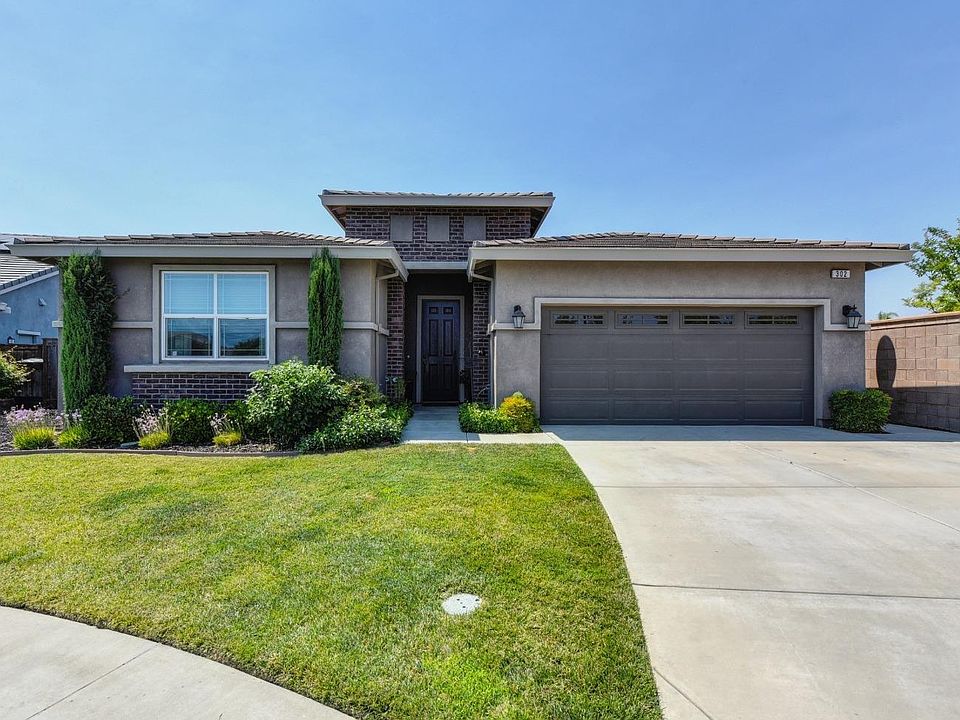 1st image of 302 Amalfi Pl