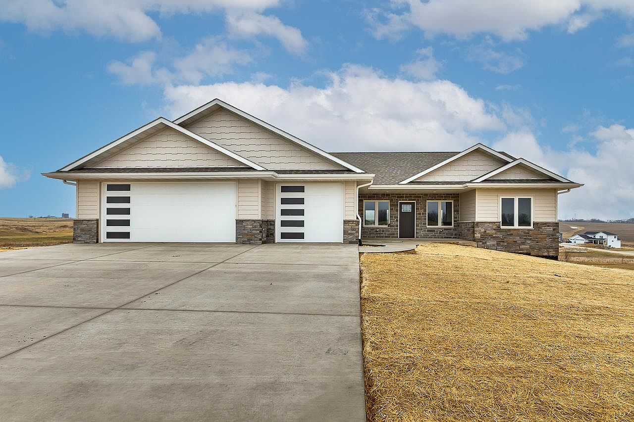 8189 Ginger Dr, Peosta, IA 52068 Zillow