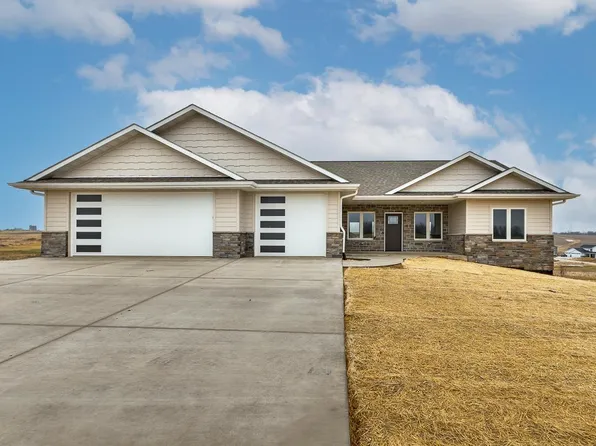 8189 Ginger Dr, Peosta, IA 52068