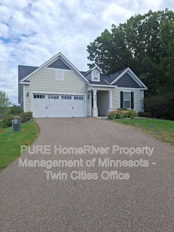 3 bed, 2.0 bath, 2216 sqft, $3,000 — Photo 1