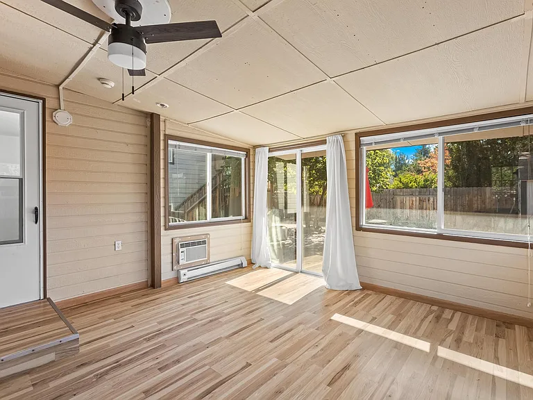 703 S Phillippi St #3 — Photo 10