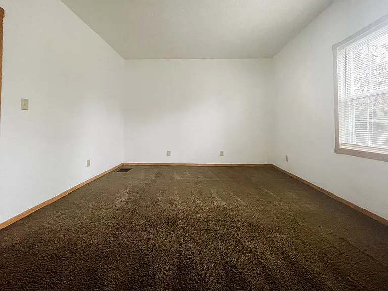 1617 W Memorial Dr — Photo 6