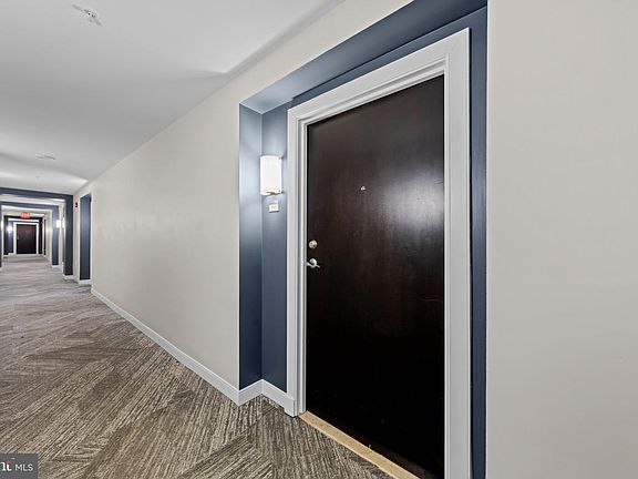 2nd image of 851 N Glebe Rd APT 207