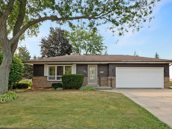 1017 Hillcrest STREET, West Bend, WI 53095