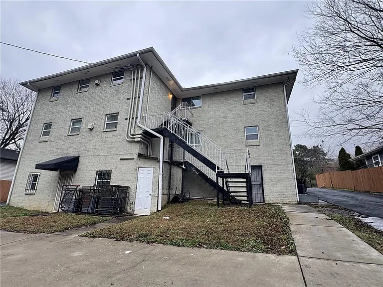 2430 Perry Blvd NW — Photo 2