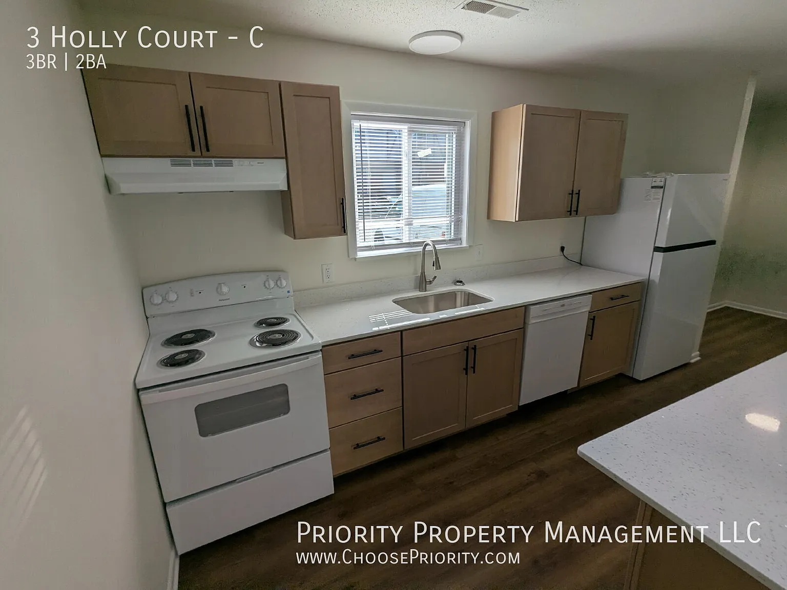 Newly Upgraded 3BR/1.5BA Townhome Near JMU, High-Speed WiFi Included! — Photo 4