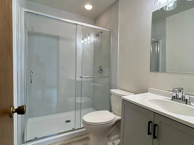 957 Roxwood Ln #C — Photo 16