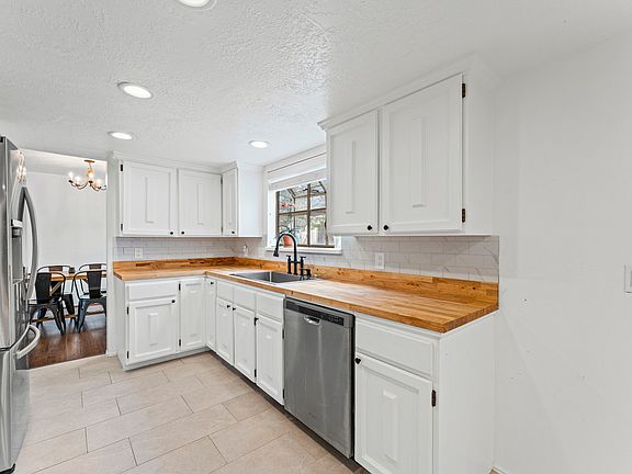 5th image of 1253 Meadow Ridge Rd