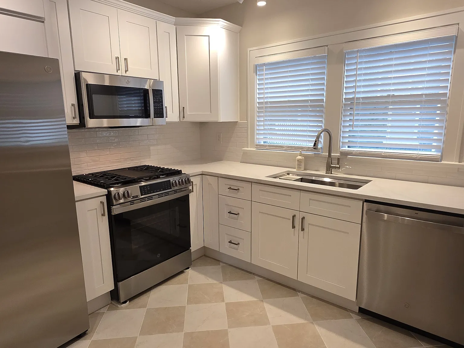 2 bed, 1300 sqft, $2,500 — Photo 4