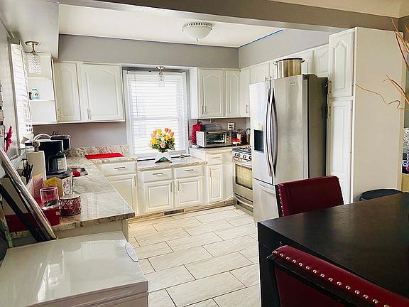 5th image of 26040 Ronald St