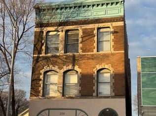 250 Lake St #1F, Oak Park, IL 60302