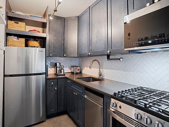 3rd image of 45 W 67th St APT 10E