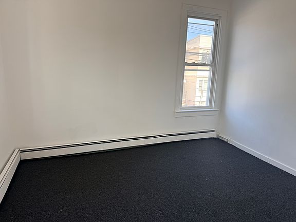 5th image of 180 Thorne St APT 1
