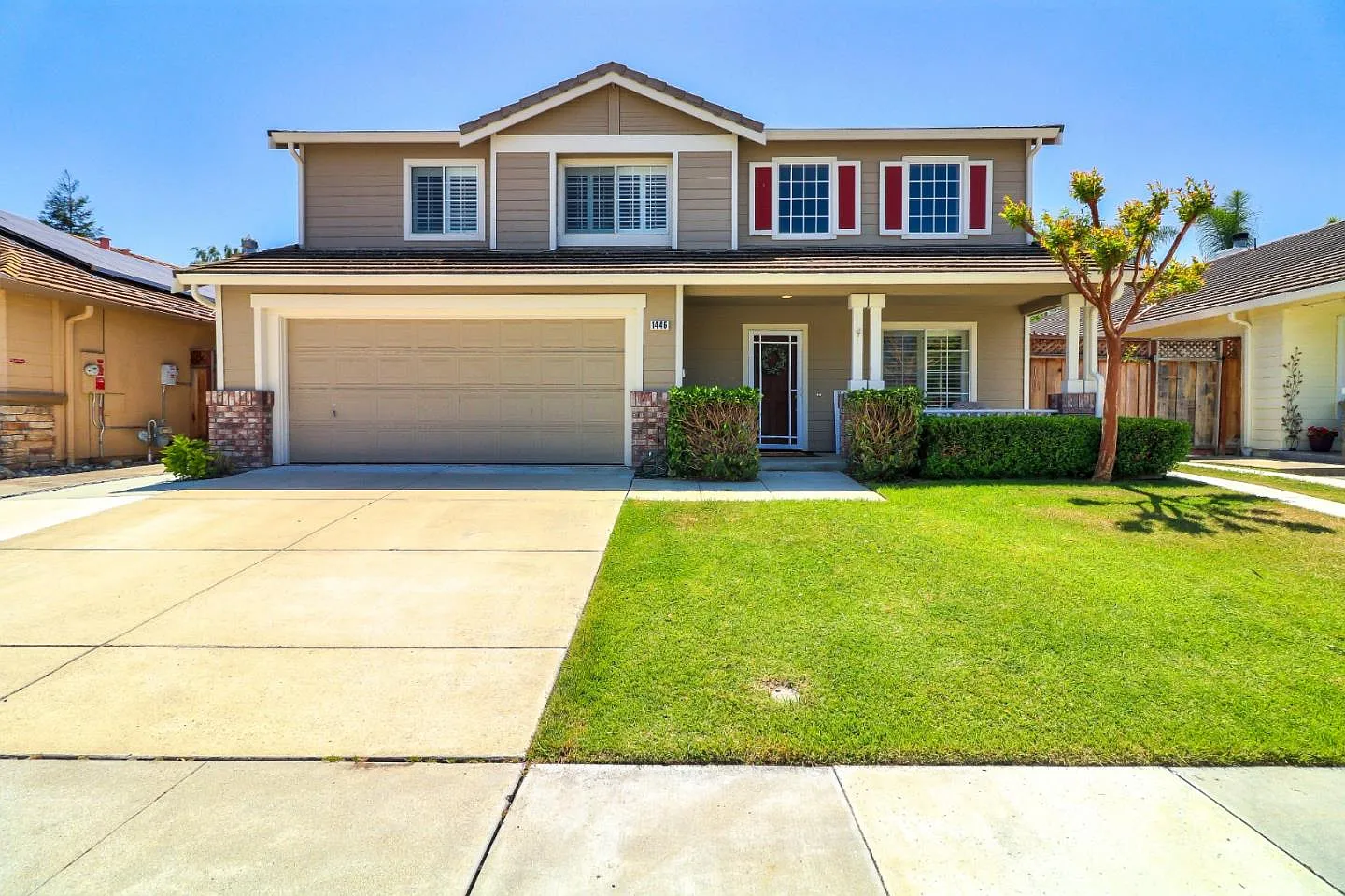 1446 Swallow Ln photo 1