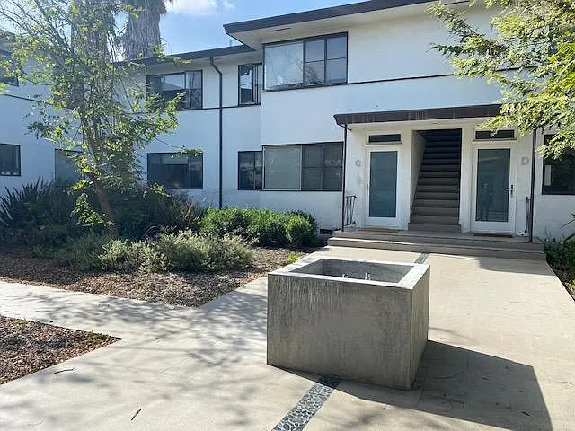 3130 S Barrington Ave #A — Photo 2