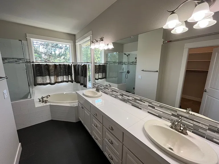 2473 NW Sacagawea Ln — Photo 10