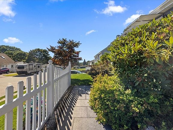 4th image of 35 Parsons Hill Dr