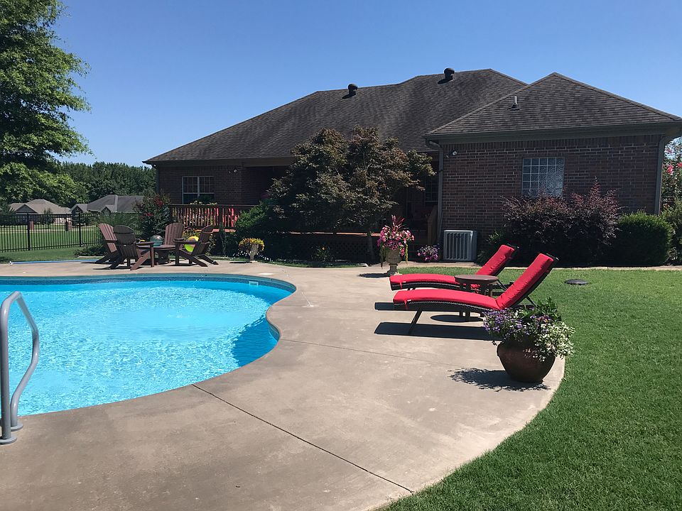 2nd image of 384 Dillon Dr