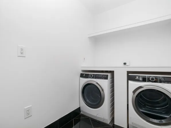 210 East 58th Street image 6 of 19