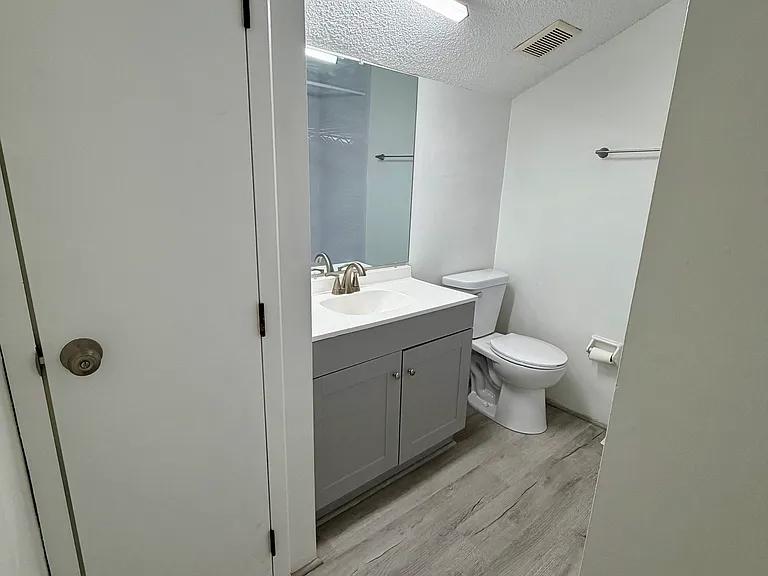 1204 Ada St — Photo 7
